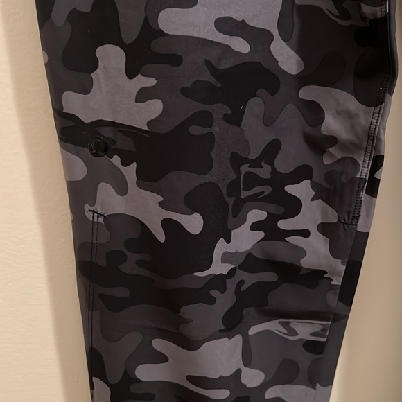 RARE Lululemon Men’s Precise Pant in Grey Camouflage - Picture 9 of 10